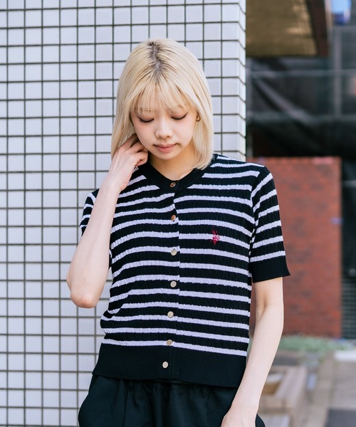 U.S. POLO ASSN.(ユーエスポロアッスン)の「【U.S. POLO ASSN./ユーエスポロアッスン】【1枚で着れる 半袖カーディガン】ケーブル編み 半袖カーディガン ワンポイントロゴ刺繍 きれいめ オフィス 通勤 冷房対策 トラッド 韓国ファッション(カーディガン/ボレロ・レディース・ホワイト/レッド/ネイビー/チャコールグレー/ブラック・MEDIUM/LARGE)」の18枚目の写真