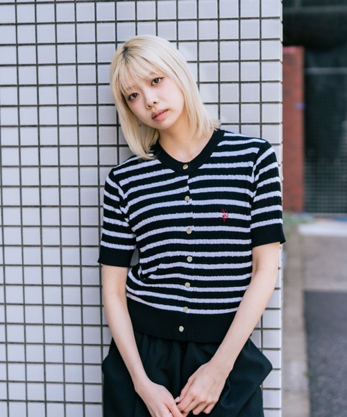 U.S. POLO ASSN.(ユーエスポロアッスン)の「【U.S. POLO ASSN./ユーエスポロアッスン】【1枚で着れる 半袖カーディガン】ケーブル編み 半袖カーディガン ワンポイントロゴ刺繍 きれいめ オフィス 通勤 冷房対策 トラッド 韓国ファッション(カーディガン/ボレロ・レディース・ホワイト/レッド/ネイビー/チャコールグレー/ブラック・MEDIUM/LARGE)」の21枚目の写真