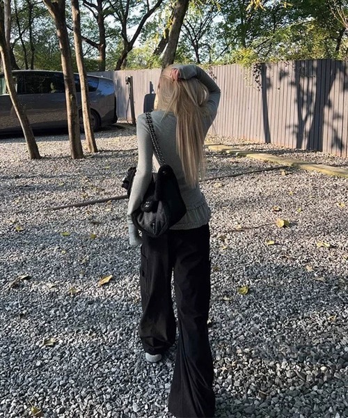 MEMECLE(メメクル)の「【 MEMECLE / メメクル 】裾フリルレイヤード 長袖トップス(Tシャツ/カットソー・レディース・グレー/ホワイト/ブラック/アイボリー・FREE)」の12枚目の写真