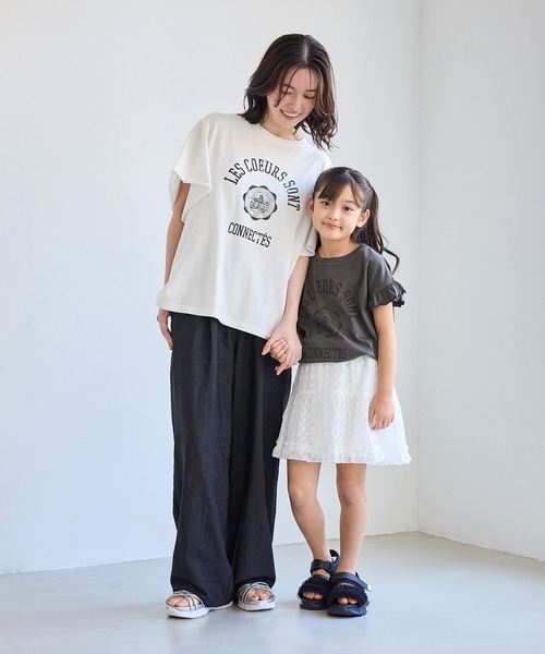 ROPE' PICNIC（ロペピクニック）の「カレッジロゴプリントフレアスリーブピグメントTシャツ/リンクコーデ（Tシャツ/カットソー・レディース・チャコールグレー/ホワイト・FREE）」の4枚目の写真