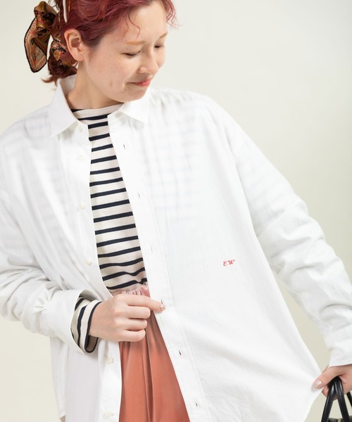 CHILD WOMAN(チャイルドウーマン)の「オックス ナチュラルトリプルワッシャー レギュラーBIGシャツ(シャツ/ブラウス・レディース・ネイビー/ホワイト・FREE)」の5枚目の写真