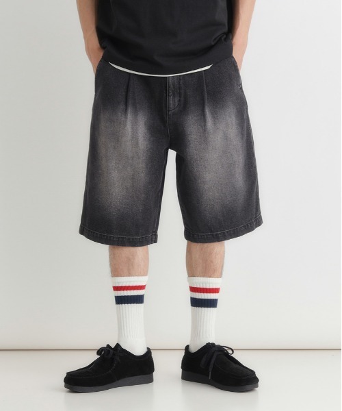 Right-on(ライトオン)の「Refurbish(リファービッシュ)デニムイージーショートパンツ(その他パンツ・メンズ・ダークインディゴブルー/ブラック・M/L/XL/S)」の2枚目の写真