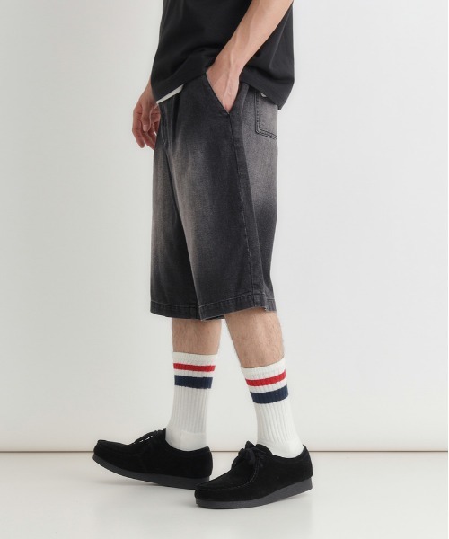 Right-on(ライトオン)の「Refurbish(リファービッシュ)デニムイージーショートパンツ(その他パンツ・メンズ・ダークインディゴブルー/ブラック・M/L/XL/S)」の5枚目の写真