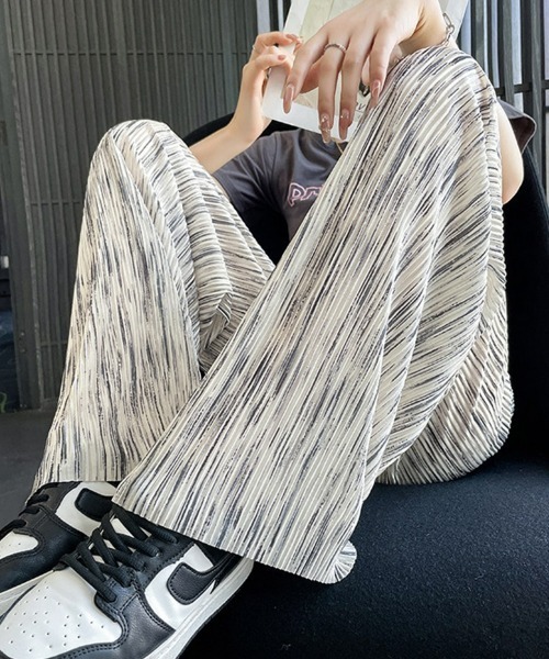 SEU（エスイーユー）の「【低身長さん向け】ニュアンス柄プリーツワイドパンツ（スラックス・レディース・ブラック/アイボリー/ブルーグリーン・フリー）」の9枚目の写真