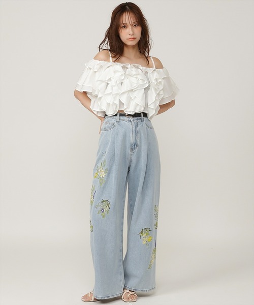 AND COUTURE（アンドクチュール）の「ラッフルフリルオフショルブラウス（シャツ/ブラウス・レディース・ブラック/オフホワイト/ブラウン/レッド・FREE）」の6枚目の写真