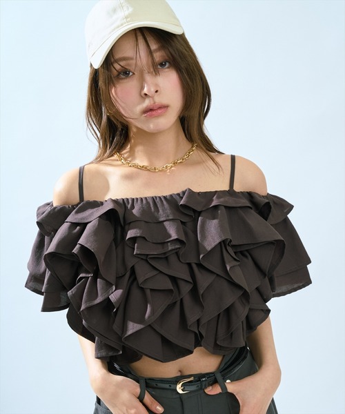AND COUTURE（アンドクチュール）の「ラッフルフリルオフショルブラウス（シャツ/ブラウス・レディース・ブラック/オフホワイト/ブラウン/レッド・FREE）」の14枚目の写真