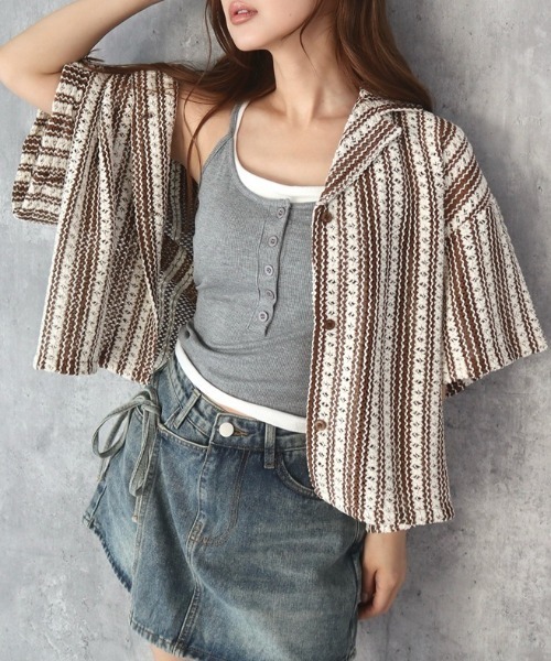 CECIL McBEE（セシルマクビー）の「透かし編み風ゆるシルエット５分袖ジャケット（テーラードジャケット・レディース・ブラウン/オフホワイト・MEDIUM/LARGE）」の2枚目の写真
