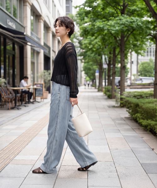 STYLE DELI（スタイルデリ）の「涼しいテンセルデニム風ギャザーパンツ（デニムパンツ・レディース・ライトブルー・FREE/TALL）」の4枚目の写真