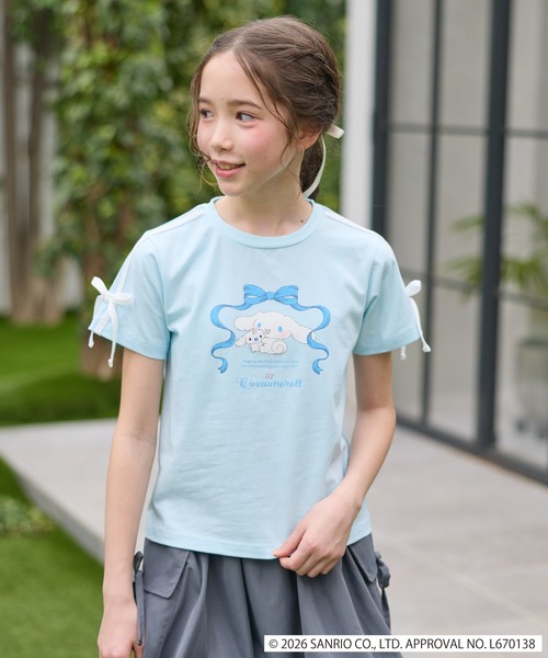 Amourire girl(アムリールガール)の「【サンリオキャラクターズコラボ】 シナモロールリボン半袖Tシャツ/カットソー(Tシャツ/カットソー・キッズ・ブラック/サックスブルー・160cm/150cm/140cm/130cm)」の2枚目の写真