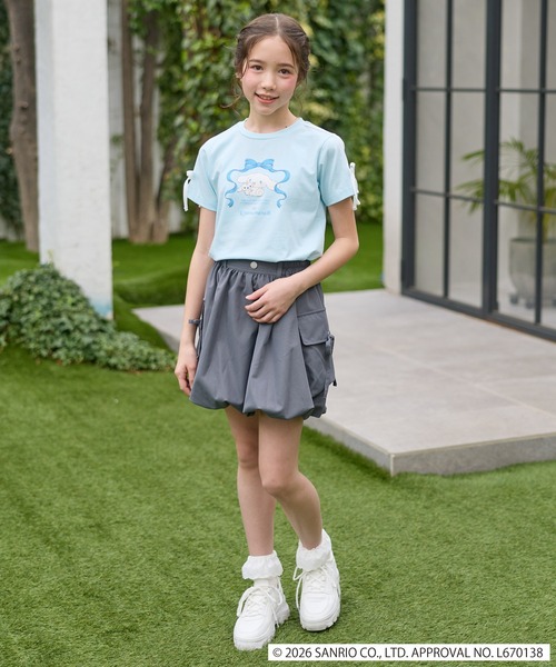 Amourire girl(アムリールガール)の「【サンリオキャラクターズコラボ】 シナモロールリボン半袖Tシャツ/カットソー(Tシャツ/カットソー・キッズ・ブラック/サックスブルー・160cm/150cm/140cm/130cm)」の4枚目の写真