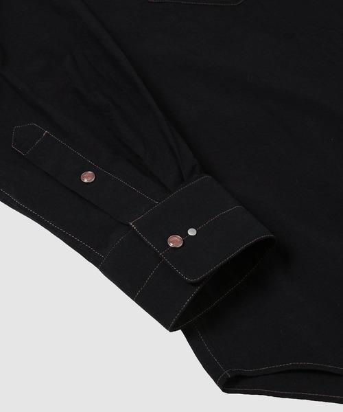 LEMAIRE(ルメール)の「SHIRT WITH STUDS(シャツ/ブラウス・メンズ・ブラック・44/46)」の5枚目の写真