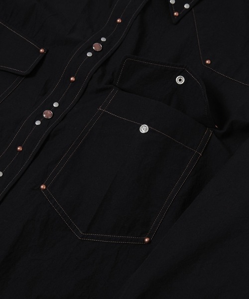 LEMAIRE(ルメール)の「SHIRT WITH STUDS(シャツ/ブラウス・メンズ・ブラック・44/46)」の4枚目の写真