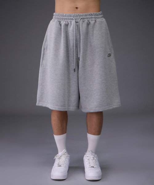 MIHAK（ミハク）の「メタルロゴバミューダパンツ（グレー）（その他パンツ・メンズ・その他・1/2）」の2枚目の写真