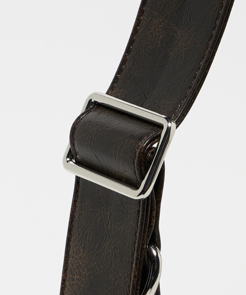 BEAUTY&YOUTH UNITED ARROWS（ビューティーアンドユースユナイテッドアローズ）の「【WEB限定】フェード スクエア ショルダー バッグ（ショルダーバッグ・メンズ・ダークブラウン・FREE）」の7枚目の写真