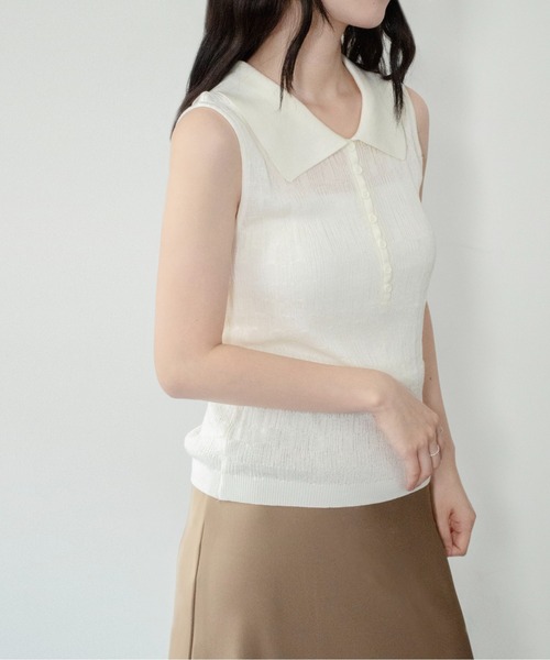 on:nue（オンニュ）の「【on:nue】[着用動画あり！] シアーポロノースリーブサマーニット（ニット/セーター・レディース・ベージュ/グレー/アイボリー・FREE）」の5枚目の写真