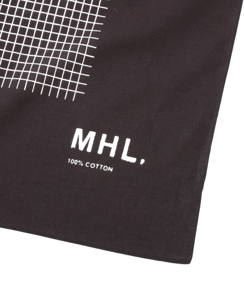 MHL.(エムエイチエル)の「PLAIN GRID SCARF(ストール/ショール・レディース・ダークブラウン/セージグリーン・FREE)」の3枚目の写真