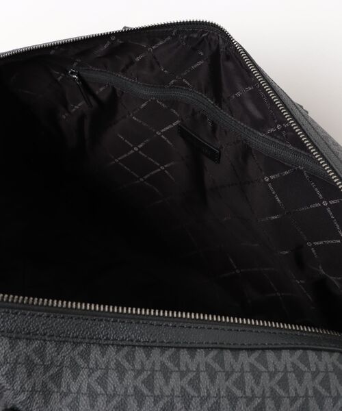 MICHAEL KORS(マイケルコース)の「HARRISON ダッフル ボストンバッグ - MKシグネチャー(ボストンバッグ・メンズ・ブラック・FREE)」の3枚目の写真