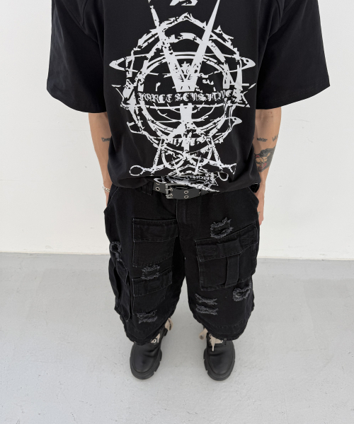 FORCESENSITIVE(フォースセンスティブ)の「MASSIVE WASHED BLACK CARGO BERMUDA PANTS(その他パンツ・メンズ・その他・2/1)」の4枚目の写真
