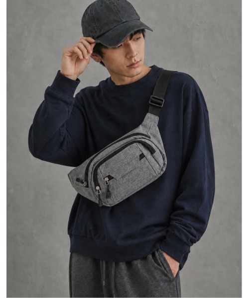 Sakka(サッカ)の「4ZIPポケット軽量ボディバッグ(ボディバッグ/ウエストポーチ・メンズ・ブラック/ダークブルー/グレー・FREE)」の2枚目の写真