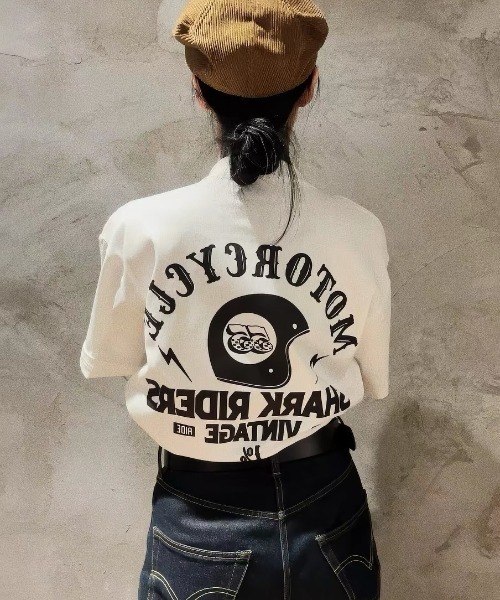 CELENA BEATS(セレナビーツ)の「バックヘルメットグラフィックプリントTシャツ(Tシャツ/カットソー・メンズ・ブラック/ホワイト・L/M/S)」の5枚目の写真