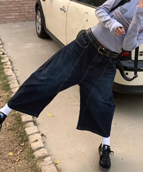 Miniministore(ミニミニストア)の「刺しゅうロゴ バルーンワイドデニムパンツ(デニムパンツ・レディース・ネイビー・L/S/M)」の5枚目の写真