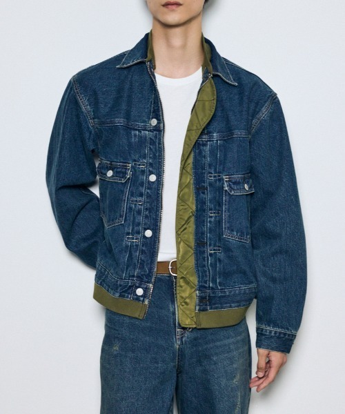 AZUL by moussy(アズールバイマウジー)の「【セットアップ対応】異素材デニムジャケット 秋服 冬服(デニムジャケット・メンズ・ブルー/ブラック・LARGE/MEDIUM)」の2枚目の写真