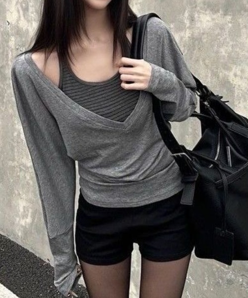 SHERU(シェル)の「【2点セット】深VネックロンT×ボーダーホルターネックタンクトップ(Tシャツ/カットソー・レディース・グレー・M)」の1枚目の写真