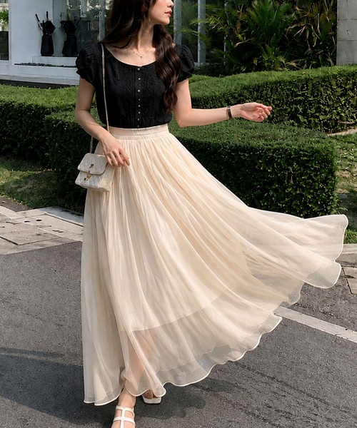 Dewlily(デューリリー)の「動くたび上品に揺れる サテン風フレアロングスカート(スカート・レディース・パープル/ホワイト/アイボリー/ピンク・S/M)」の16枚目の写真