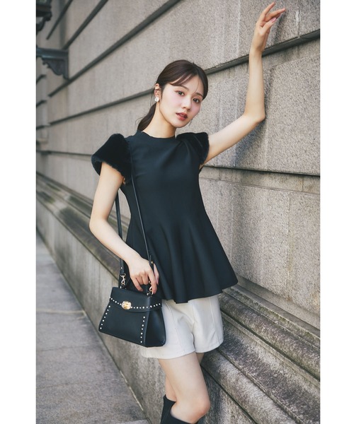 tocco closet(トッコ クローゼット)の「ファースリーブ切り替えペプラムニットプルオーバー(ニット/セーター・レディース・ブラック/ピンク/モカ・M)」の6枚目の写真