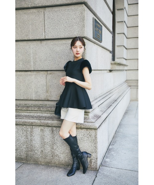 tocco closet(トッコ クローゼット)の「ファースリーブ切り替えペプラムニットプルオーバー(ニット/セーター・レディース・ブラック/ピンク/モカ・M)」の5枚目の写真