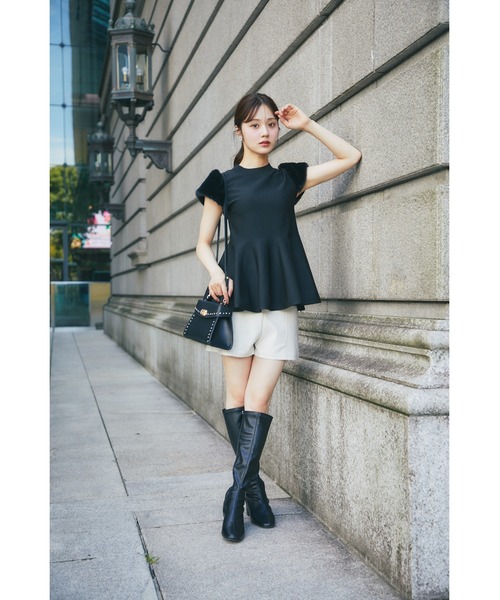 tocco closet(トッコ クローゼット)の「ファースリーブ切り替えペプラムニットプルオーバー(ニット/セーター・レディース・ブラック/ピンク/モカ・M)」の4枚目の写真