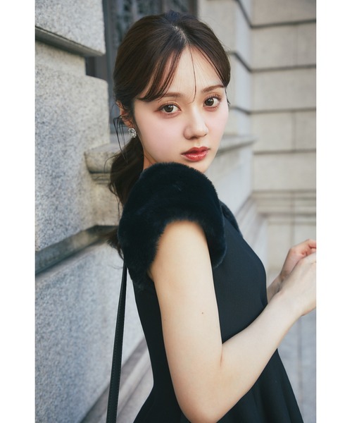 tocco closet(トッコ クローゼット)の「ファースリーブ切り替えペプラムニットプルオーバー(ニット/セーター・レディース・ブラック/ピンク/モカ・M)」の11枚目の写真