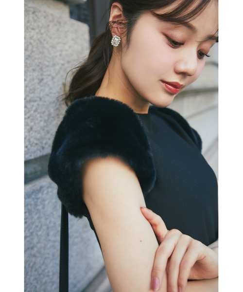 tocco closet(トッコ クローゼット)の「ファースリーブ切り替えペプラムニットプルオーバー(ニット/セーター・レディース・ブラック/ピンク/モカ・M)」の12枚目の写真