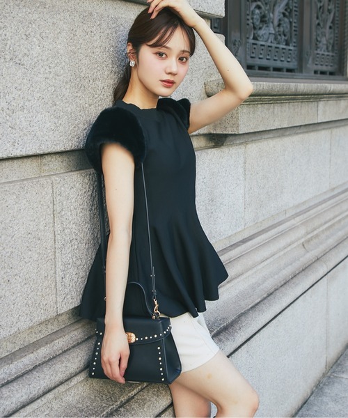 tocco closet(トッコ クローゼット)の「ファースリーブ切り替えペプラムニットプルオーバー(ニット/セーター・レディース・ブラック/ピンク/モカ・M)」の10枚目の写真