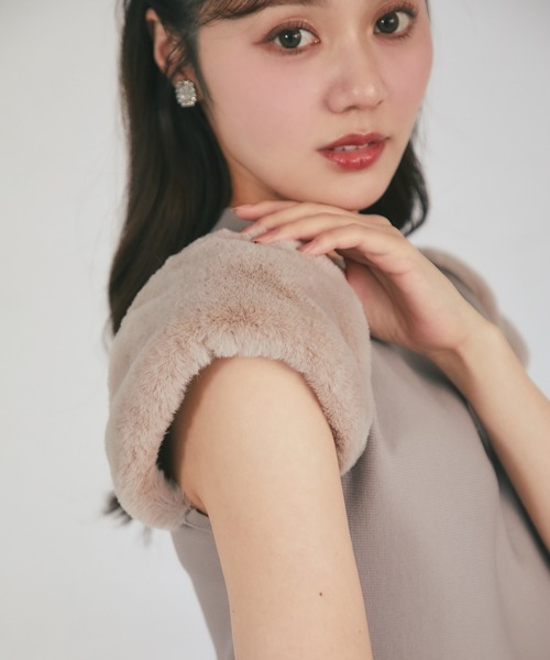 tocco closet(トッコ クローゼット)の「ファースリーブ切り替えペプラムニットプルオーバー(ニット/セーター・レディース・ブラック/ピンク/モカ・M)」の21枚目の写真