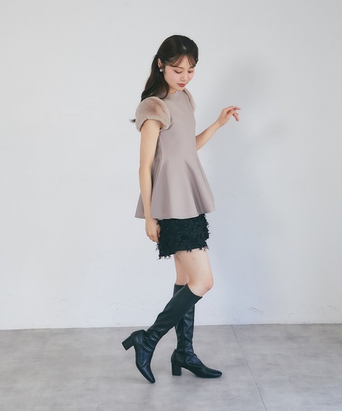 tocco closet(トッコ クローゼット)の「ファースリーブ切り替えペプラムニットプルオーバー(ニット/セーター・レディース・ブラック/ピンク/モカ・M)」の16枚目の写真