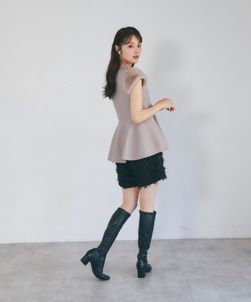 tocco closet(トッコ クローゼット)の「ファースリーブ切り替えペプラムニットプルオーバー(ニット/セーター・レディース・ブラック/ピンク/モカ・M)」の17枚目の写真