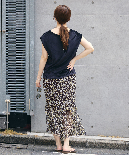 IENA(イエナ)の「シフォンフラワープリントティアードスカート(スカート・レディース・ブラウン・38/36)」の2枚目の写真
