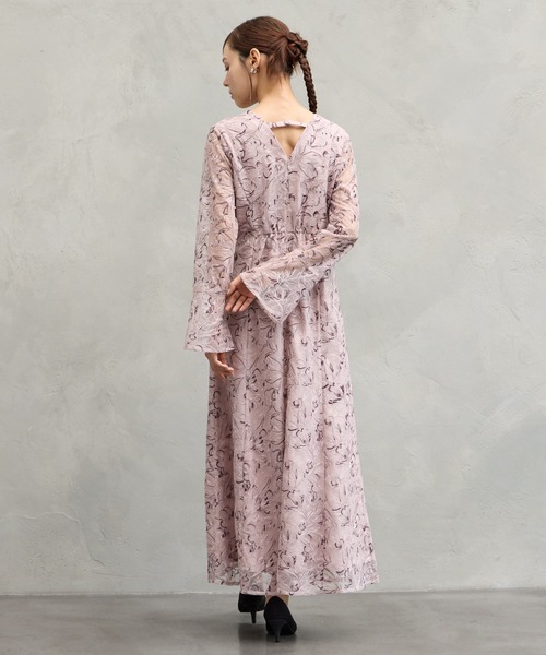 AIMER（エメ）の「【WEB限定】ニュアンスフラワーレースロングスリーブソフトAラインパーティードレス（ドレス・レディース・ブラック/ピンク/カーキ・LARGE/MEDIUM/SMALL）」の6枚目の写真