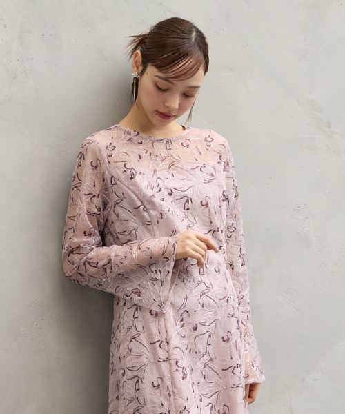 AIMER（エメ）の「【WEB限定】ニュアンスフラワーレースロングスリーブソフトAラインパーティードレス（ドレス・レディース・ブラック/ピンク/カーキ・LARGE/MEDIUM/SMALL）」の7枚目の写真