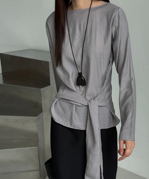 LOENNE（ロエヌ）の「Waist Tie Blouse / ウエストタイブラウス（Tシャツ/カットソー・レディース・ブラック/チャコールグレー/ホワイト・FREE）」の17枚目の写真