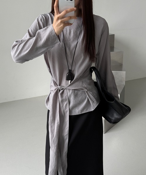 LOENNE（ロエヌ）の「Waist Tie Blouse / ウエストタイブラウス（Tシャツ/カットソー・レディース・ブラック/チャコールグレー/ホワイト・FREE）」の19枚目の写真