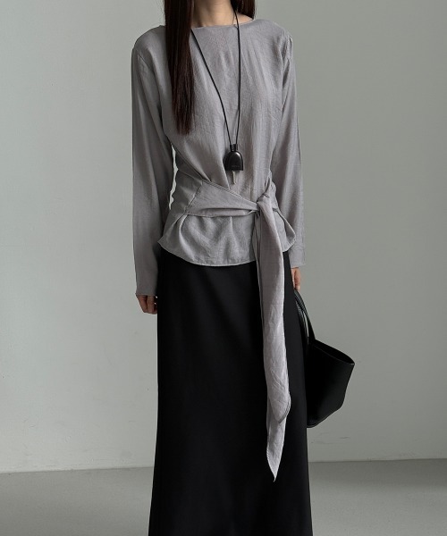 LOENNE（ロエヌ）の「Waist Tie Blouse / ウエストタイブラウス（Tシャツ/カットソー・レディース・ブラック/チャコールグレー/ホワイト・FREE）」の20枚目の写真
