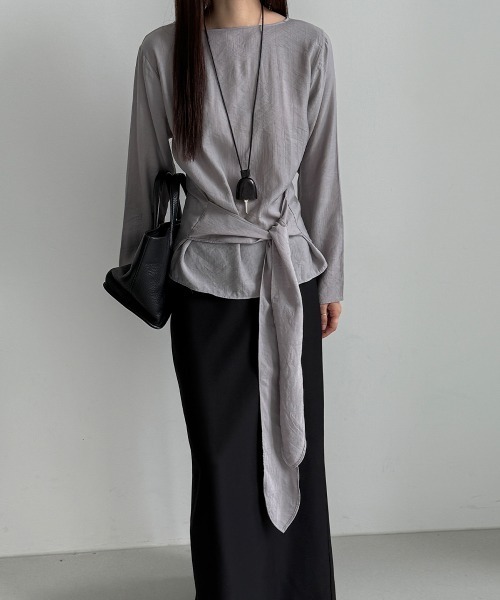 LOENNE（ロエヌ）の「Waist Tie Blouse / ウエストタイブラウス（Tシャツ/カットソー・レディース・ブラック/チャコールグレー/ホワイト・FREE）」の9枚目の写真