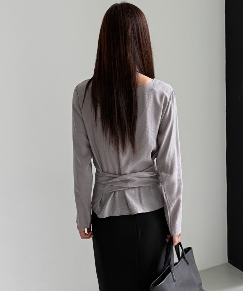 LOENNE（ロエヌ）の「Waist Tie Blouse / ウエストタイブラウス（Tシャツ/カットソー・レディース・ブラック/チャコールグレー/ホワイト・FREE）」の10枚目の写真