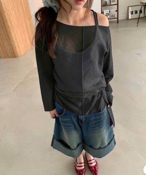 LOENNE（ロエヌ）の「Waist Tie Blouse / ウエストタイブラウス（Tシャツ/カットソー・レディース・ブラック/チャコールグレー/ホワイト・FREE）」の14枚目の写真