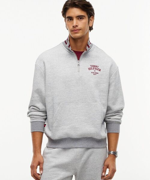 TOMMY HILFIGER(トミーヒルフィガー)の「バーシティリラックスハーフジップスウェット(スウェット・メンズ・グレー/ピンク/ネイビー・MEDIUM/LARGE/X-LARGE/SMALL)」の1枚目の写真