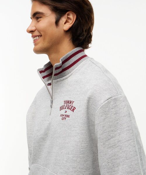 TOMMY HILFIGER(トミーヒルフィガー)の「バーシティリラックスハーフジップスウェット(スウェット・メンズ・グレー/ピンク/ネイビー・MEDIUM/LARGE/X-LARGE/SMALL)」の17枚目の写真