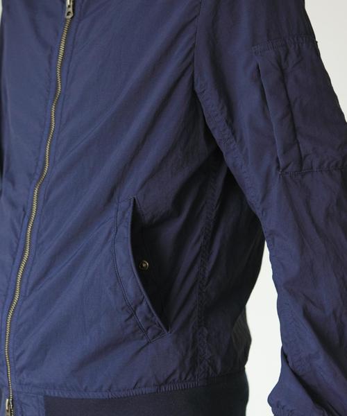 green label relaxing(グリーンレーベルリラクシング)の「SC G/D NY/TAF NO/C MA-1 ブルゾン◆(MA-1・メンズ・オリーブ/ネイビー・MEDIUM/LARGE/SMALL)」の8枚目の写真