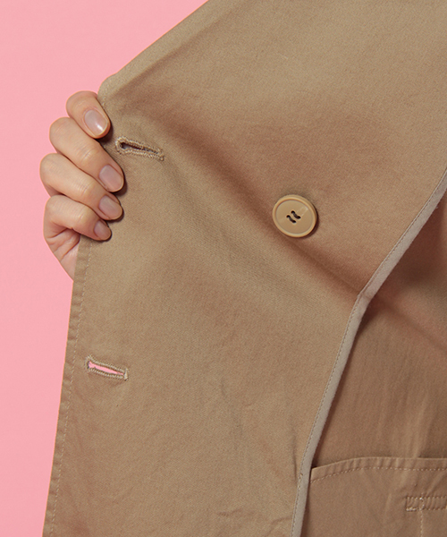 LBC（エルビーシー）の「コットン60/2ギャバ着流しトレンチコート      （トレンチコート・レディース・ネイビー/ベージュ/オリーブ・LARGE/MEDIUM）」の4枚目の写真